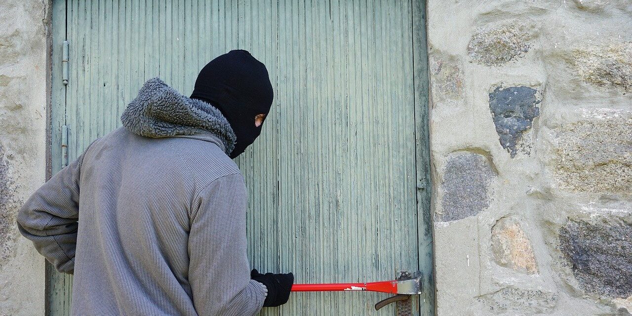 thief-1562699_1280