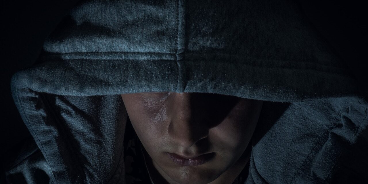 threatening-1541063_1280