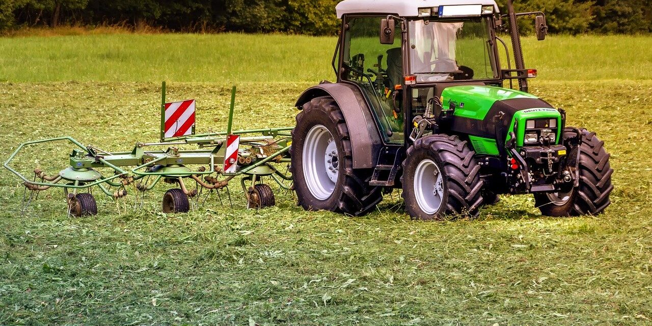 tractors-3571452_1280