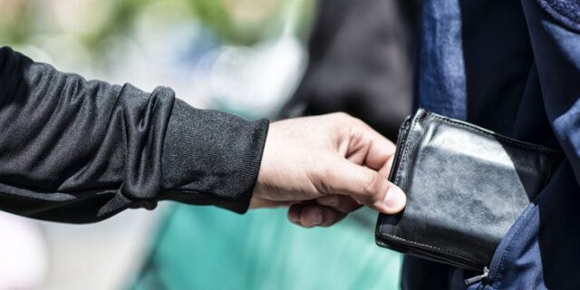 wallet-thief-pickpocket-730