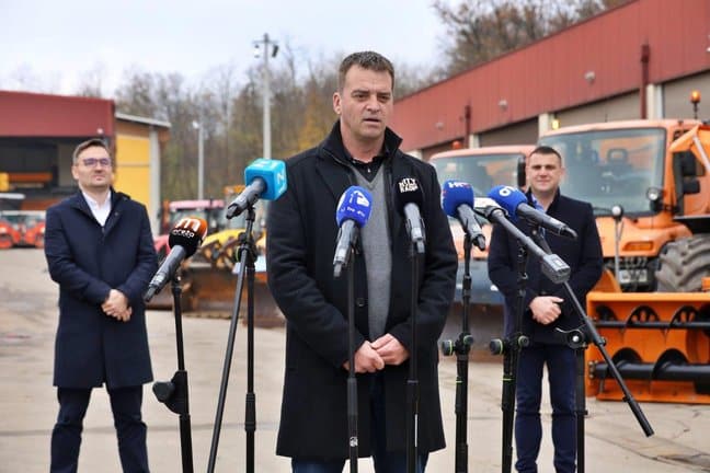 zimskasluzba_151121__autor_fotografije_drazen_kopac_9.jpg__648x432_q85_subsampling-2