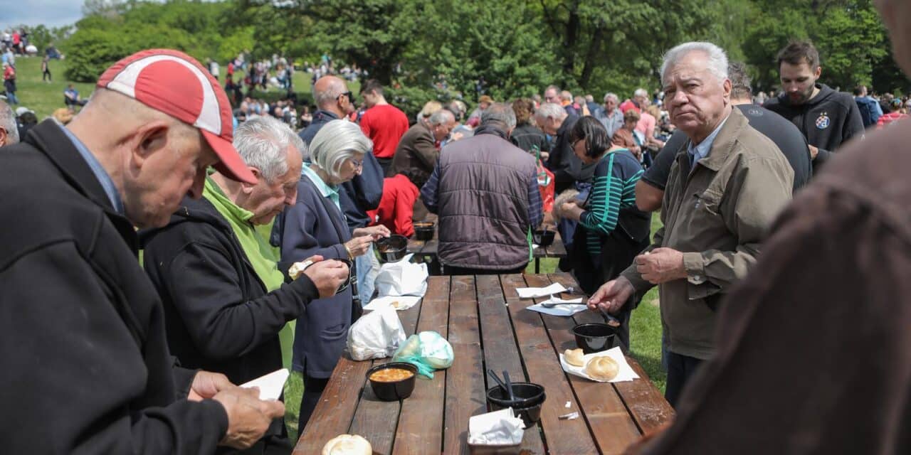 Tradicionalna podjela graha na Praznika rada u parku Maksimir