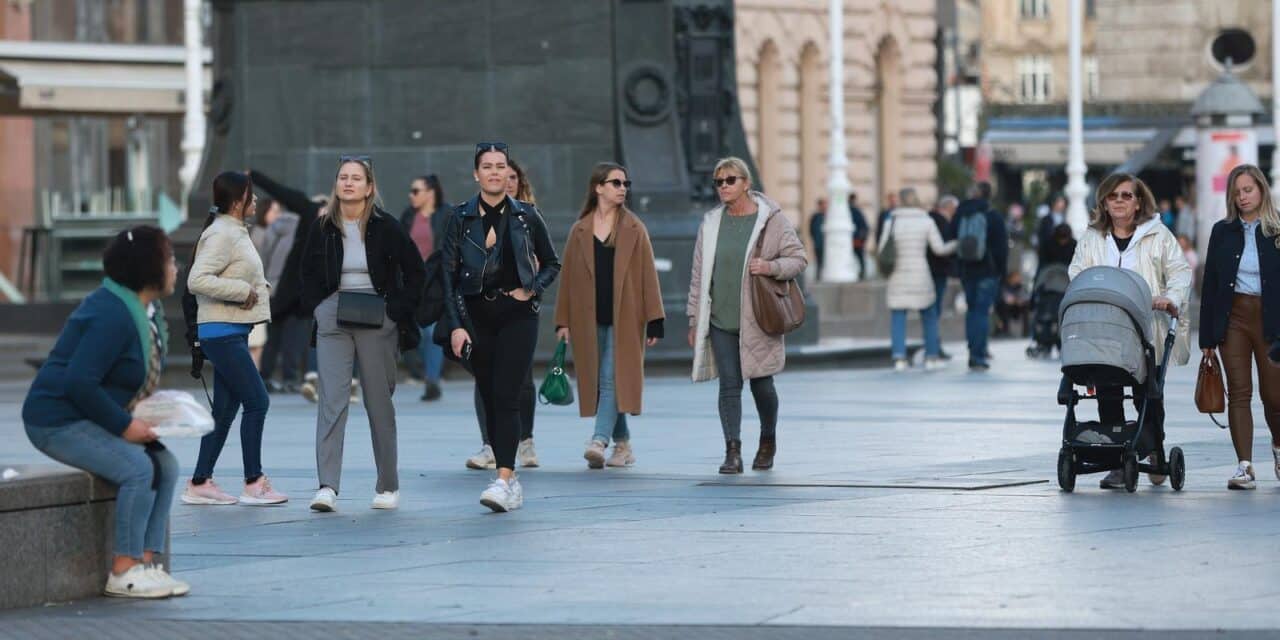 Zagreb: Ugodno nedjeljno popodne mnogi iskoristili za šetnju središtem grada