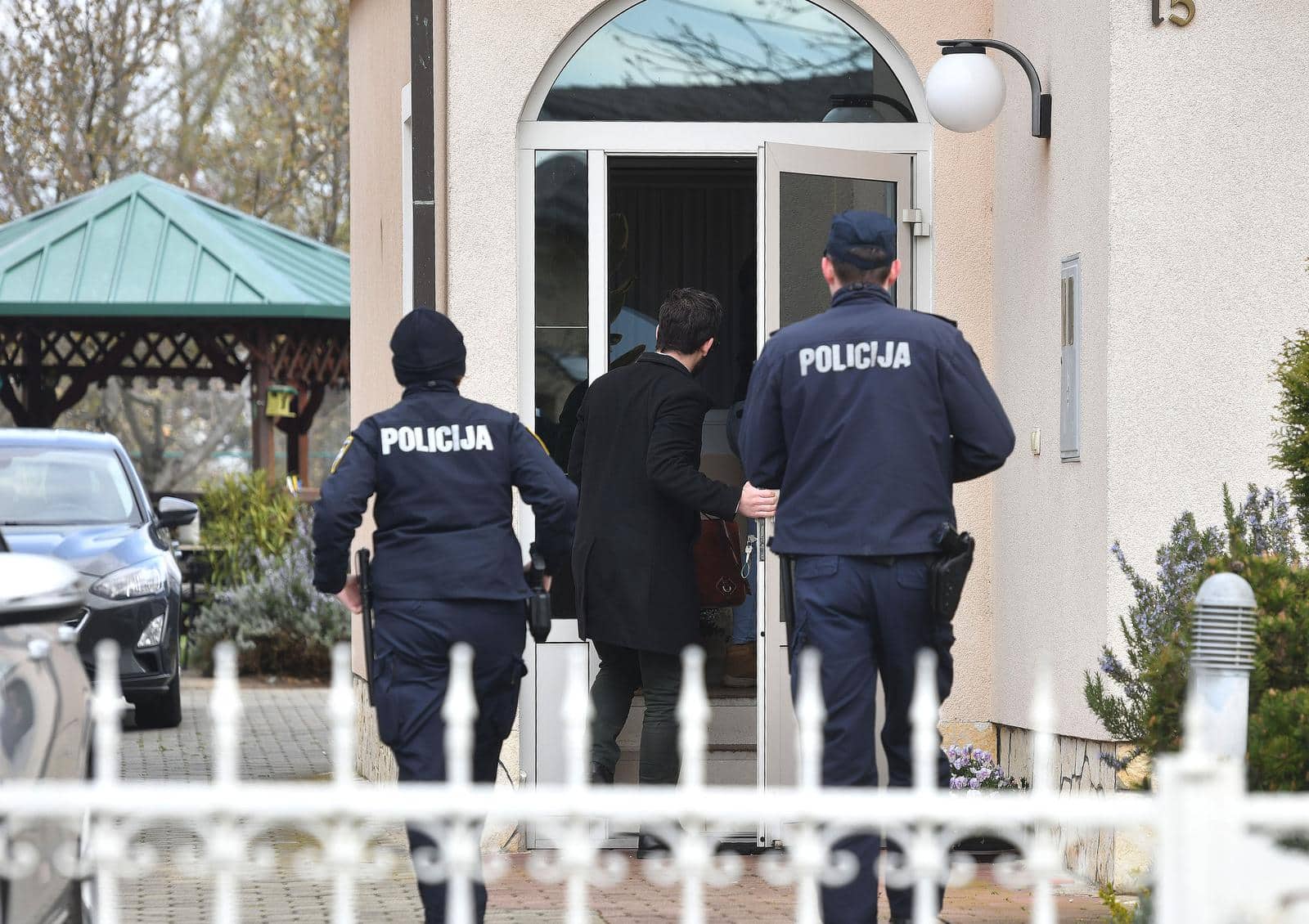 policija