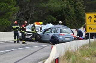 Teška prometna nesreća na Jadranskoj magistrali kod Makarske, tri osobe su ozlijeđene