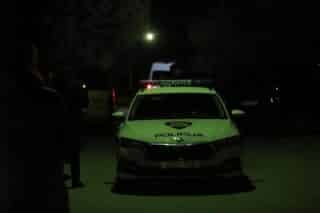 Beli Manastir: Muškarac zatočio ženu i dijete i prijeti bombom, policija na terenu