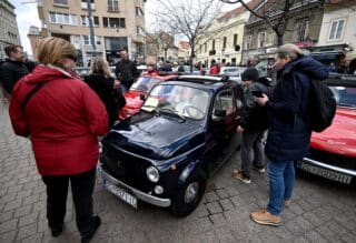 Zagreb: Izložba oldtimera na Europskom trgu