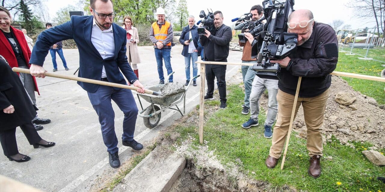 Zagreb: Gradonačelnik  Tomislav Tomašević položio kamen temeljac za izgradnju Dječjeg vrtića Zrno na Žitnjaku