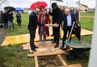 Zagreb: Tomašević postavio  kamen temeljac za izgradnju novog vrtića Sesvetski Kraljevec