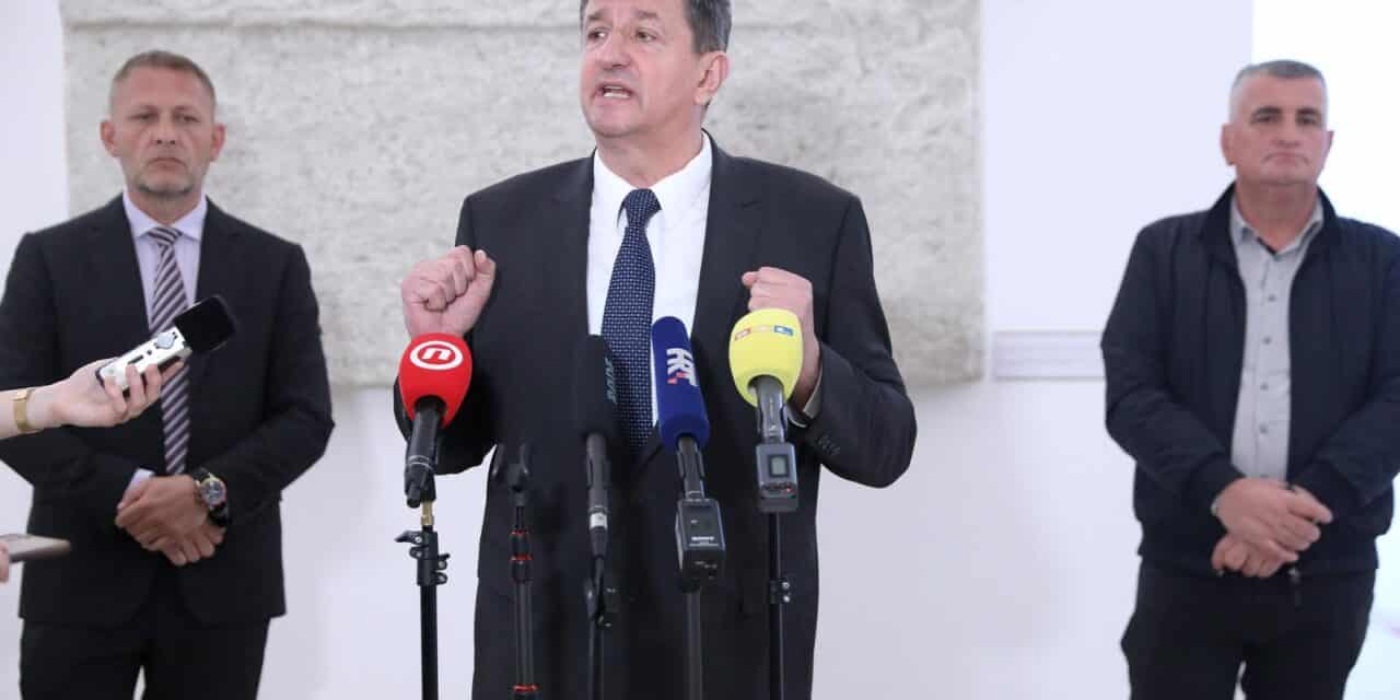 Zagreb: Konferencija za medije Željka Sačića, Kreše Beljaka i Mire Bulja nakon izbacivanja iz sabornice