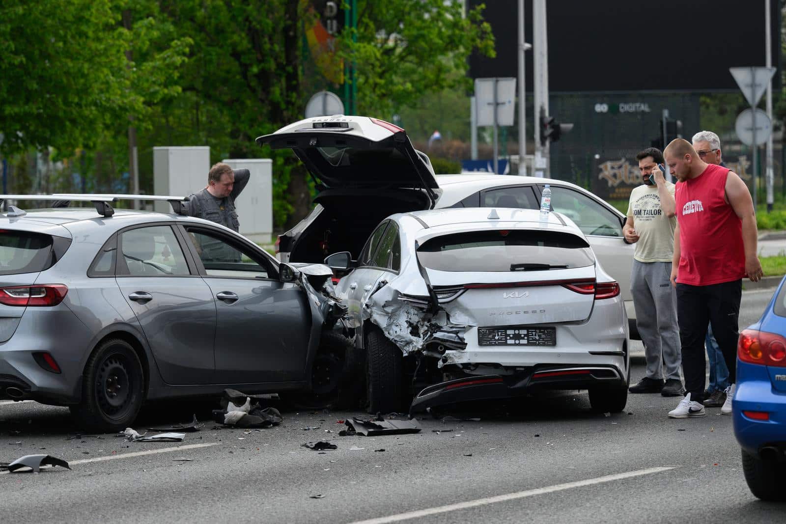 Zagreb: Tri automobila sudjelovala u prometnoj nesreći