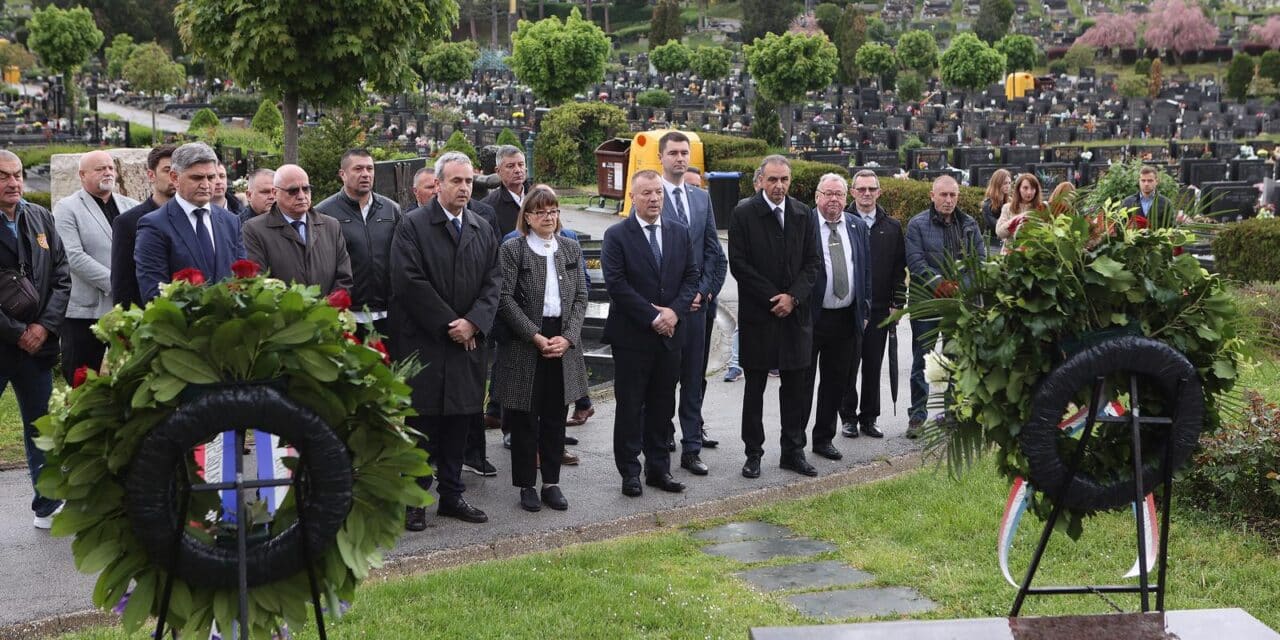 Zagreb: Izaslanstvo HDZ-a položilo je vijenac na grobu Gojka Šuška povodom 25. obljetnice njegove smrti