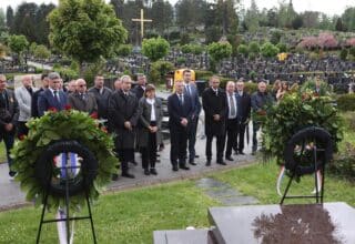 Zagreb: Izaslanstvo HDZ-a položilo je vijenac na grobu Gojka Šuška povodom 25. obljetnice njegove smrti