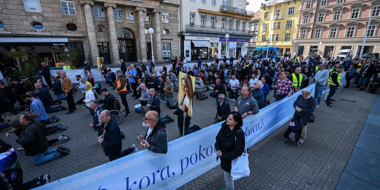 Zagreb: Molitelji se ponovno okupili na Trgu bana Jelačića