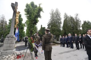 Zagreb: Državni vrh na Mirogoju sudjelovao na komemoraciji za žrtve Bleiburške tragedije