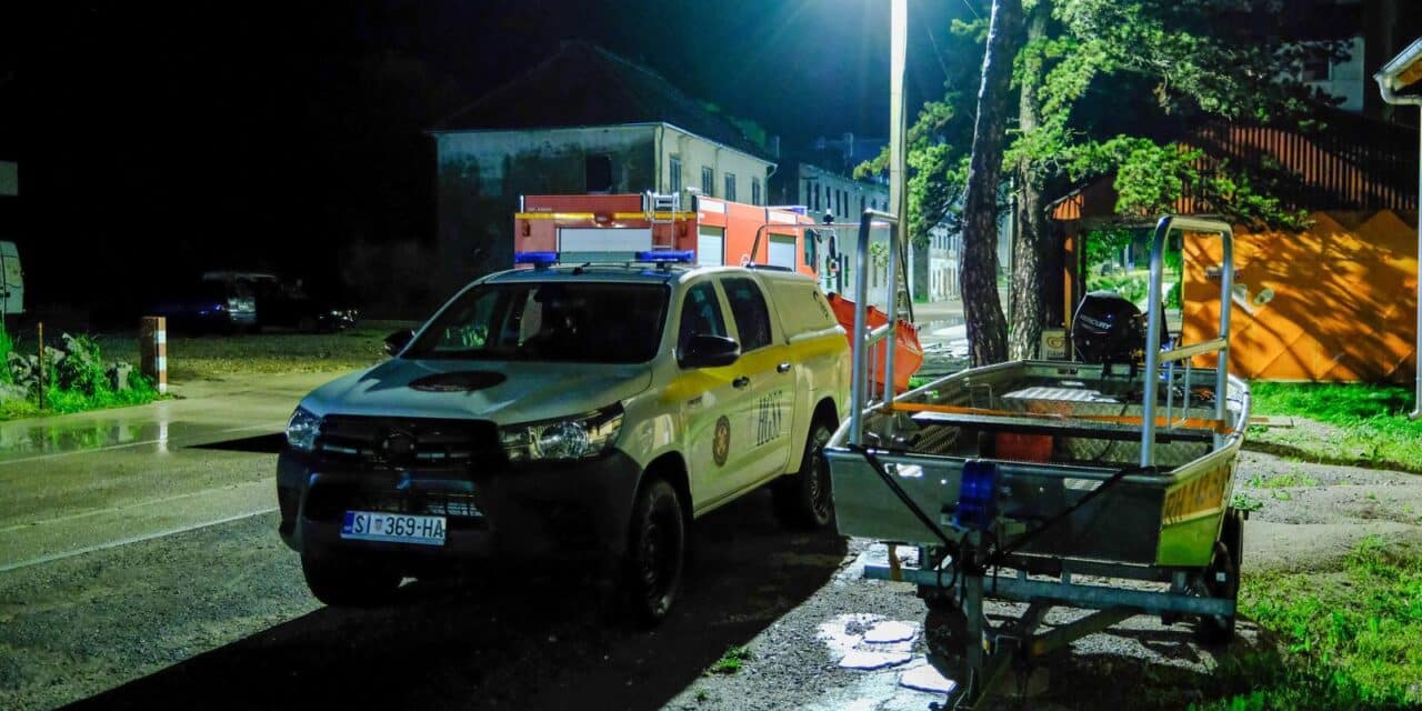Gračac pod vodom, evakuirani stanovnici, dio prometa zatvoren