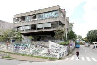 Zagreb: Počinje se rušiti stara zgrada Zagrebačke banke u Paromlinskoj