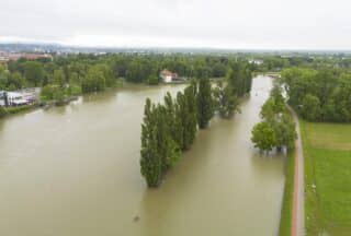 Pogled iz zraka na visok vodostaj rijeke Korane kod Karlovca