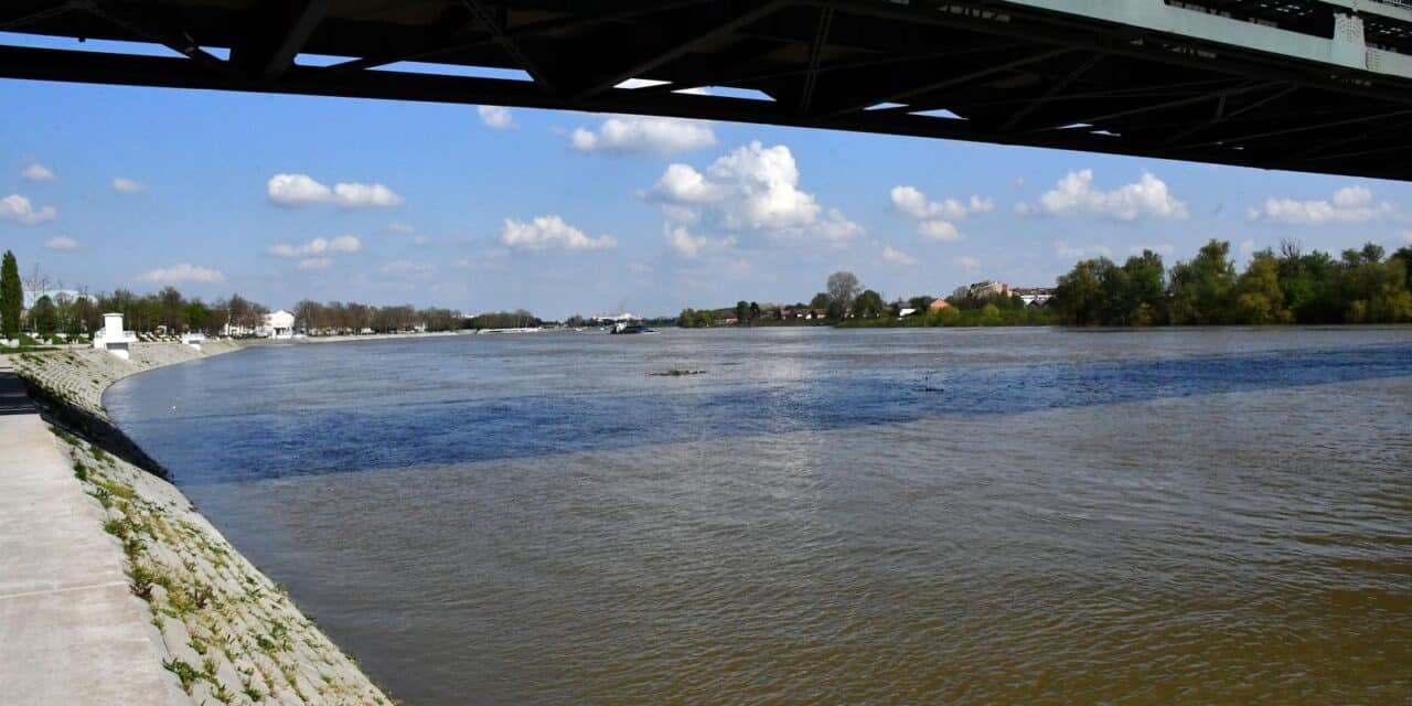 Slavonski Brod: Vodostaj rijeke Save i dalje je u porastu.