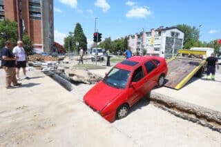 Karlovac: Autom uletio u gradilite i propao u jarak