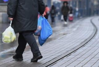 Od 1. siječnja 2022. godine zabranjeno je na tržište stavljati plastične vrećice