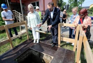 Zagreb: Gradonačelnik Tomašević položio kamen temeljac nove škole u Jakuševcu