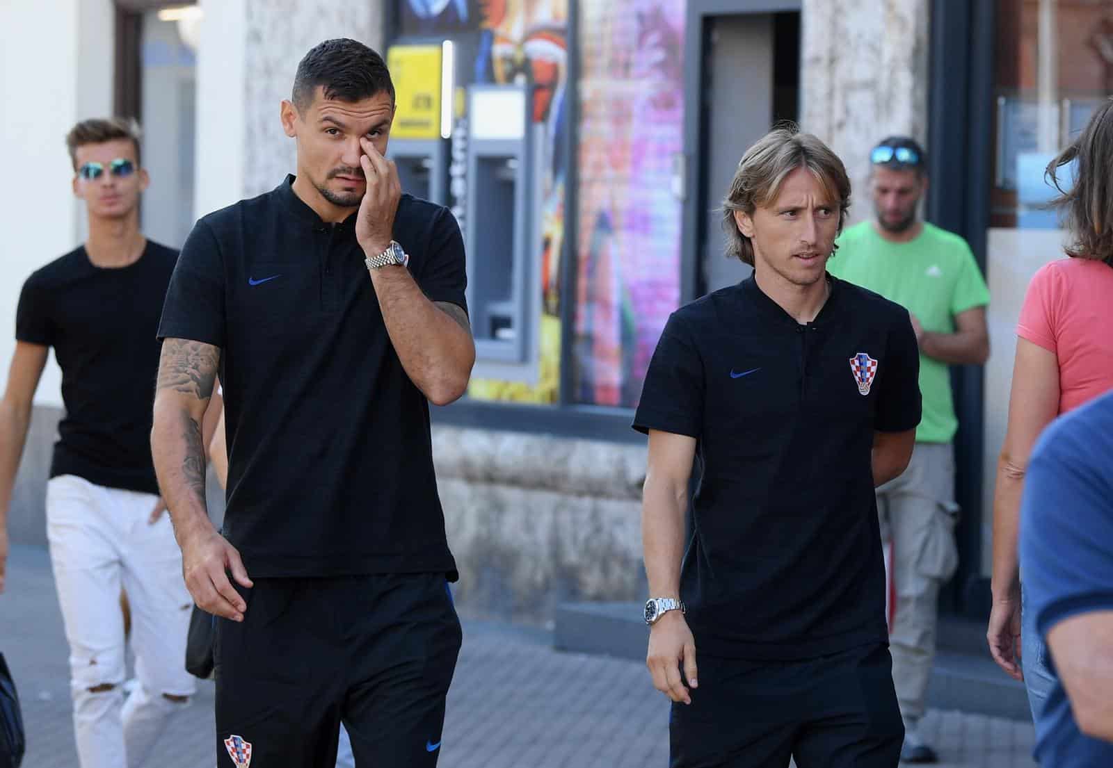 Zagreb: Luka Modrić i Dejan Lovren prošetali centrom grada i izazvali zanimanje prolaznika