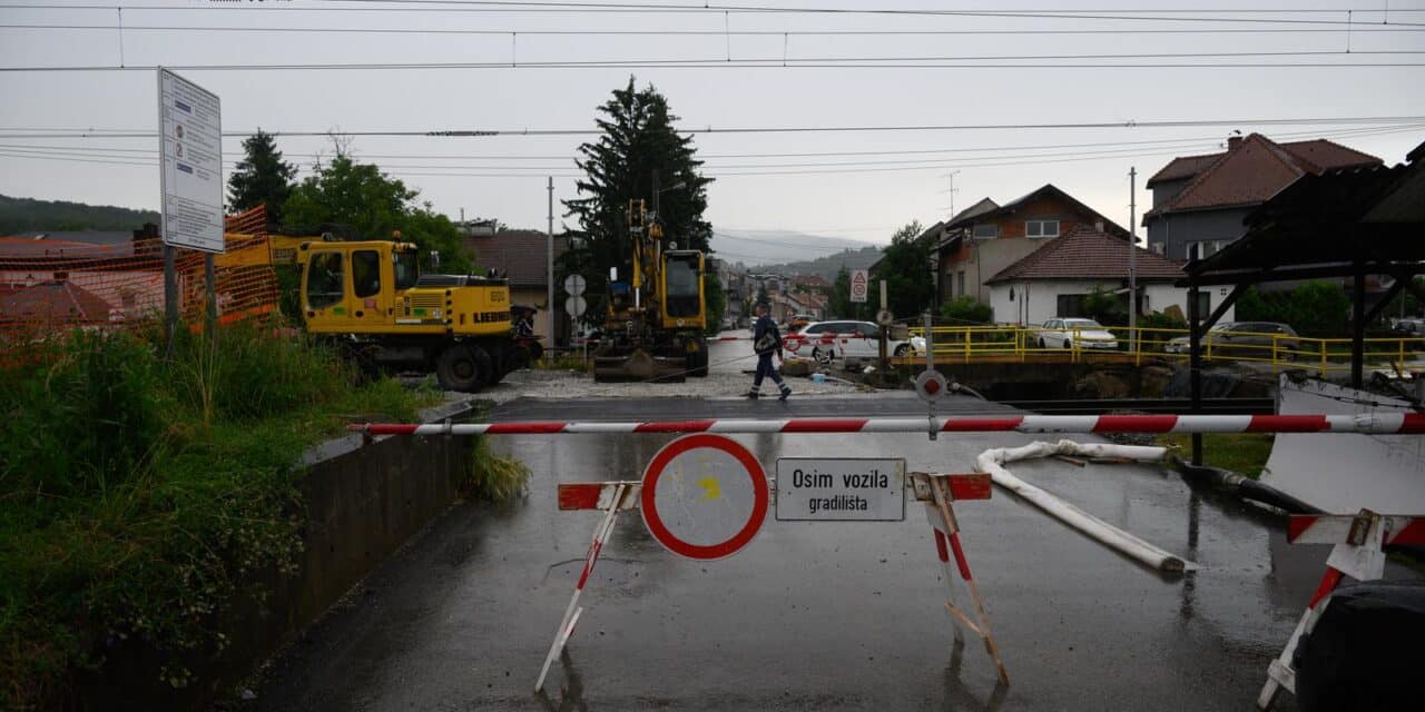 Zagreb: Građevinski radovi na pružnom prijelazu gdje teče potok Kustošak
