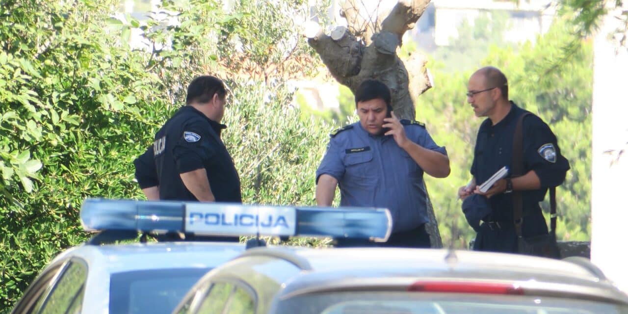 Makarska: Policijsko osiguranje na mjestu gdje je prona?eno mrtvo tijelo mu�ke osobe