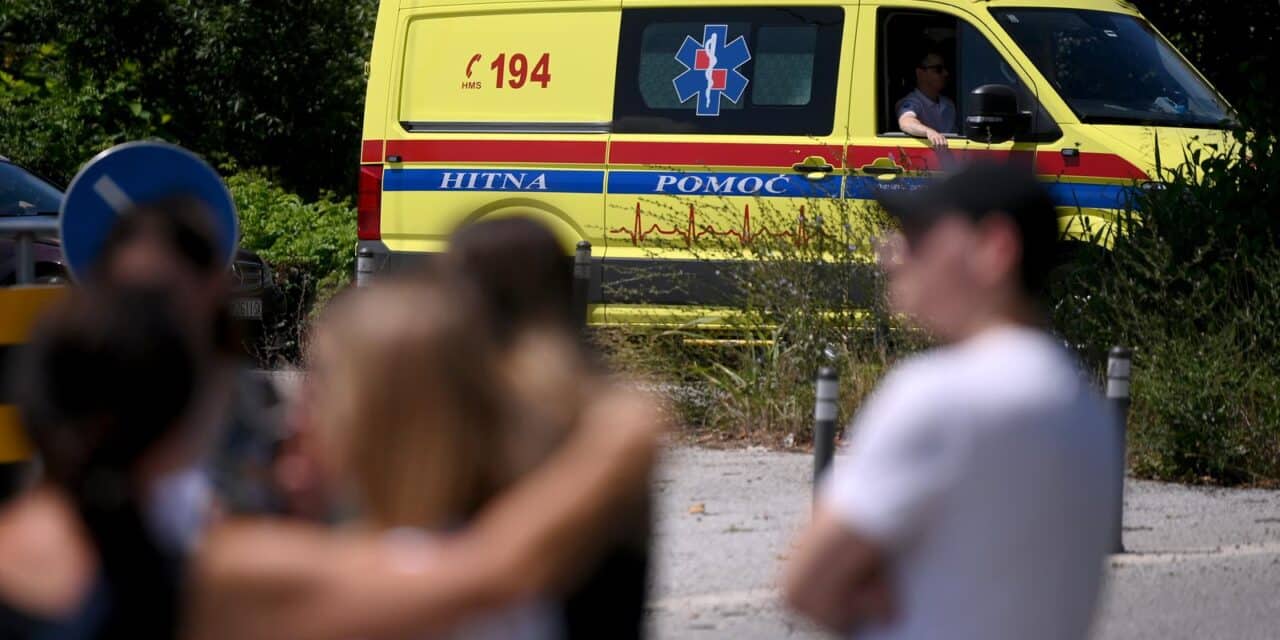Zagreb: Prosvjed djelatnika Hitne pomoći ispred zatvora u Remetincu