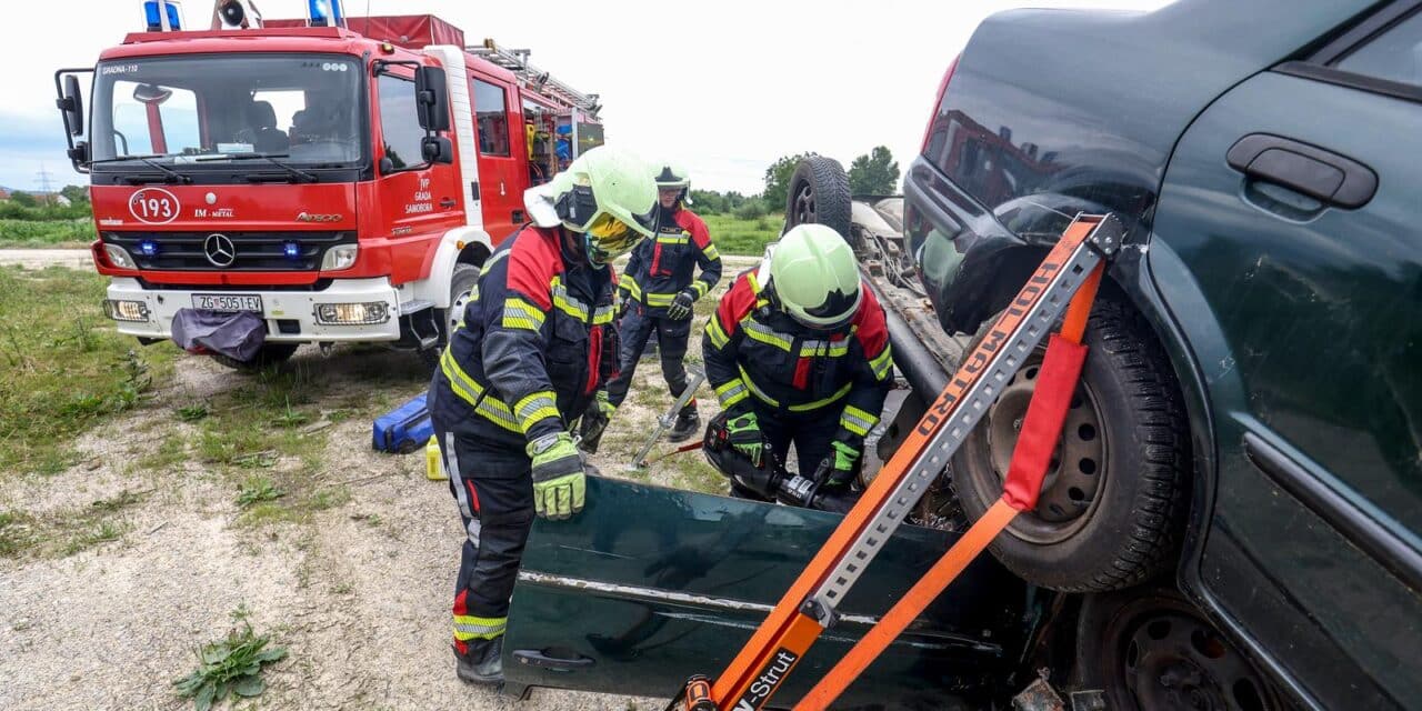 Samobor: Vježba civilne zaštite na jezeru Savrščak