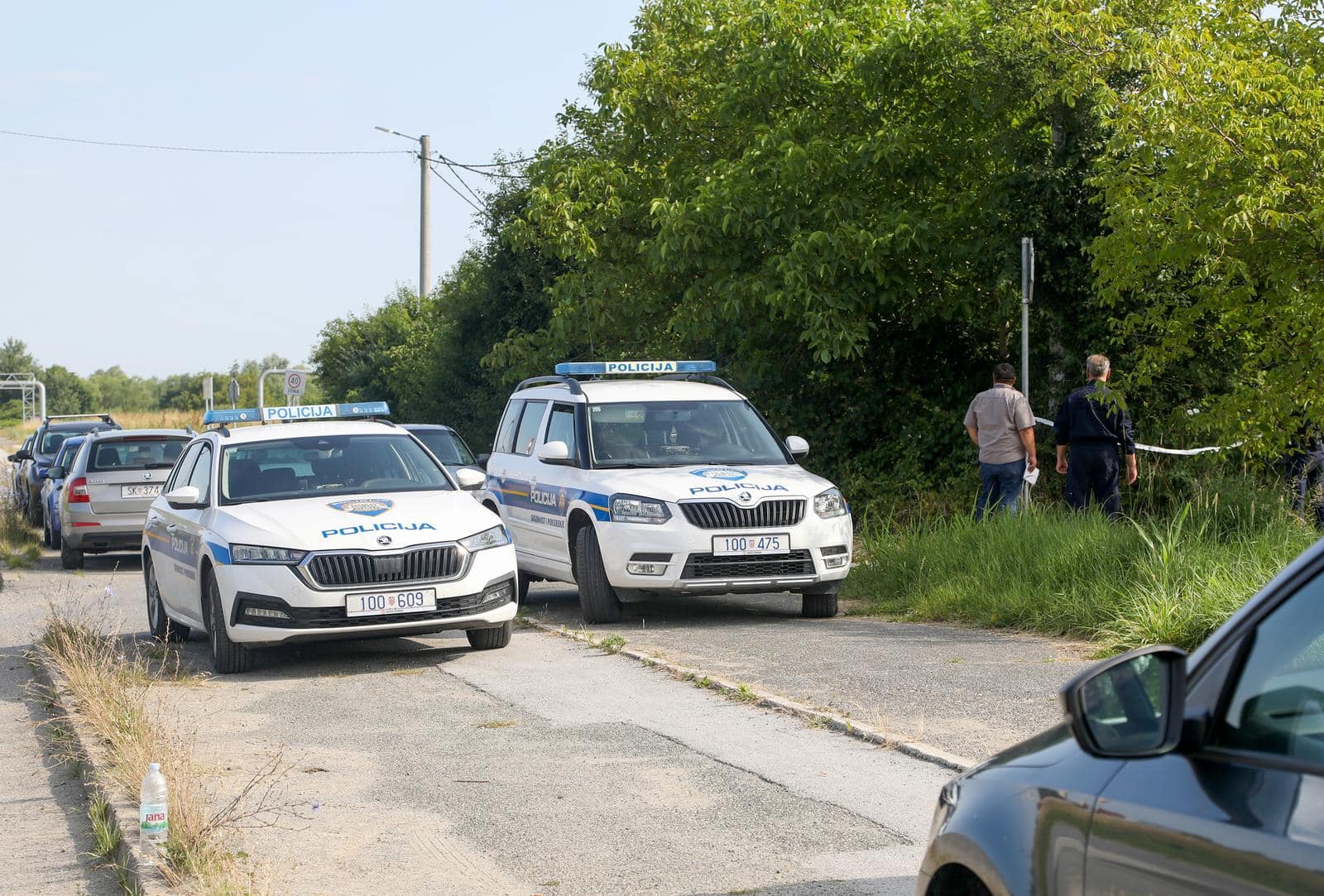Sisak: Policija obavlja očevid na mjestu sinoćne pucnjave