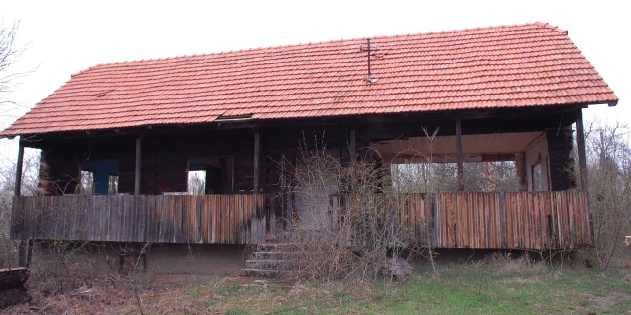 Karlovac: U mjestu Sjeni?ak Lasinjski  lopovi sa stare ku?e ukrali drvene daske