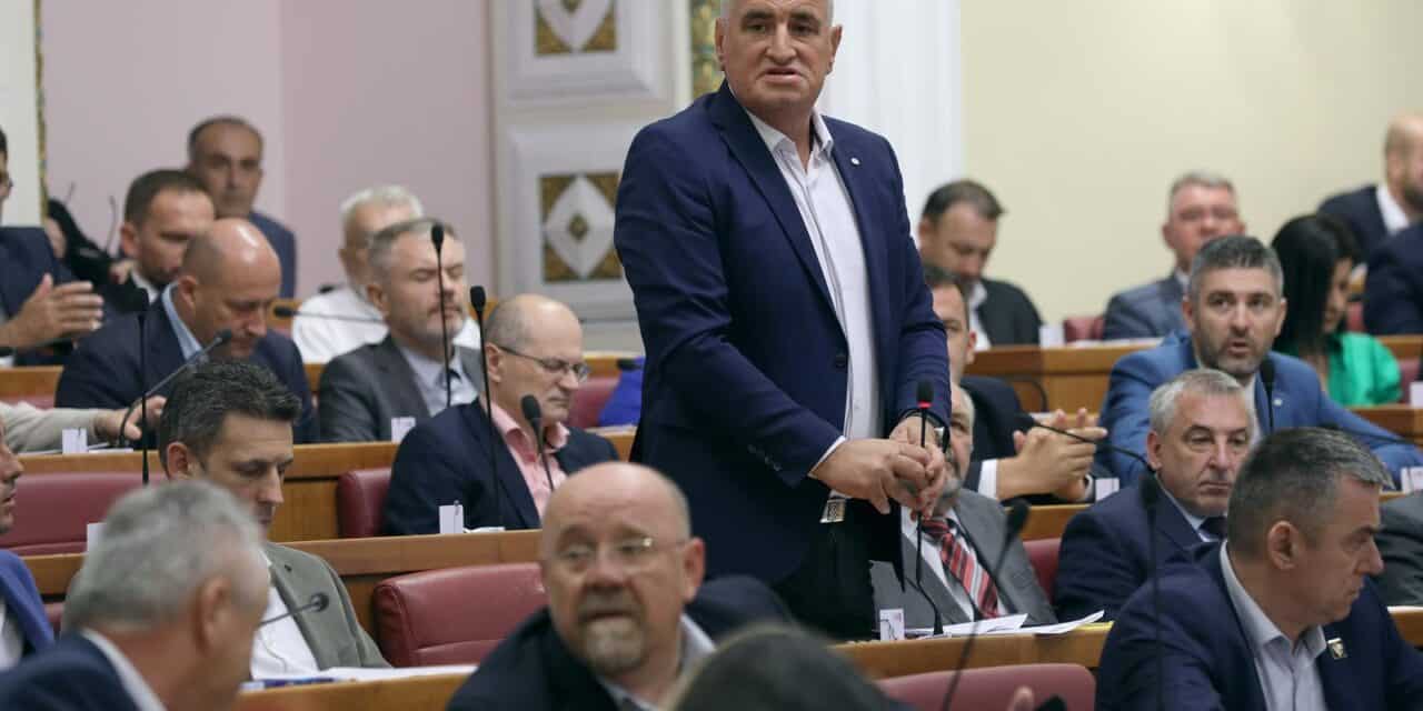 Zagreb: Miro Bulj isključen sa sjednice
