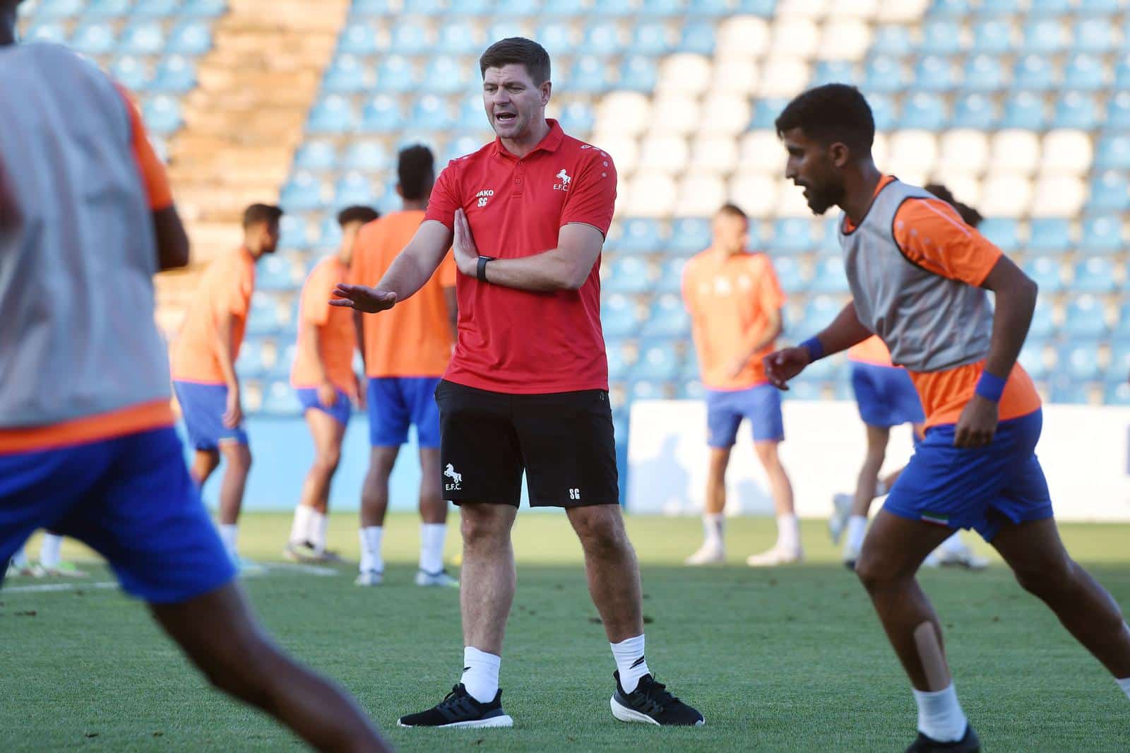 Stevan Gerrard trener Al Ettifaqa na zagrijavanju uoči prijateljske utakmice sa NK Varaždin