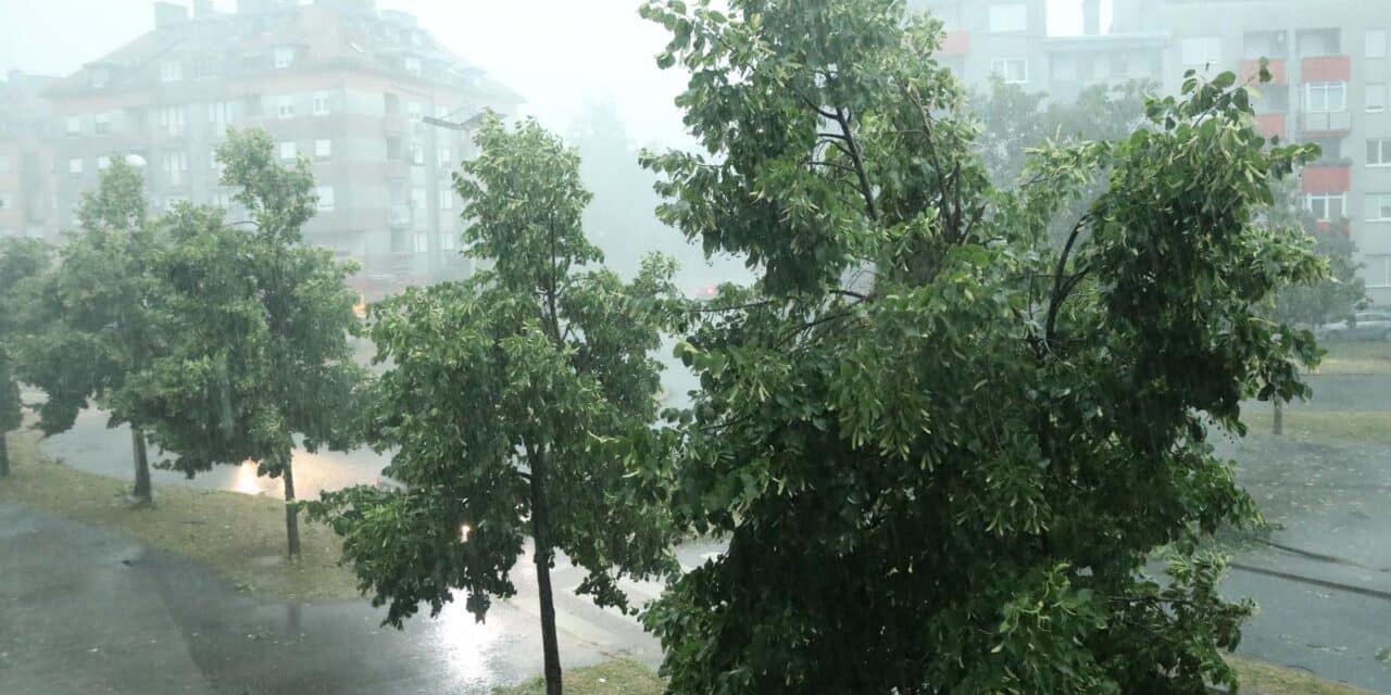 Nezapamćeno nevrijeme u Zagrebu:  Vjetar nosio krovove