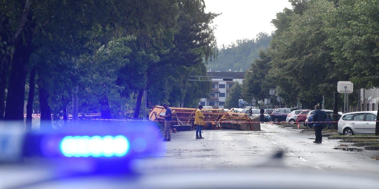 Zagreb: Posljednice nevremena kod Selske ceste, vjetar sru�io dizalicu