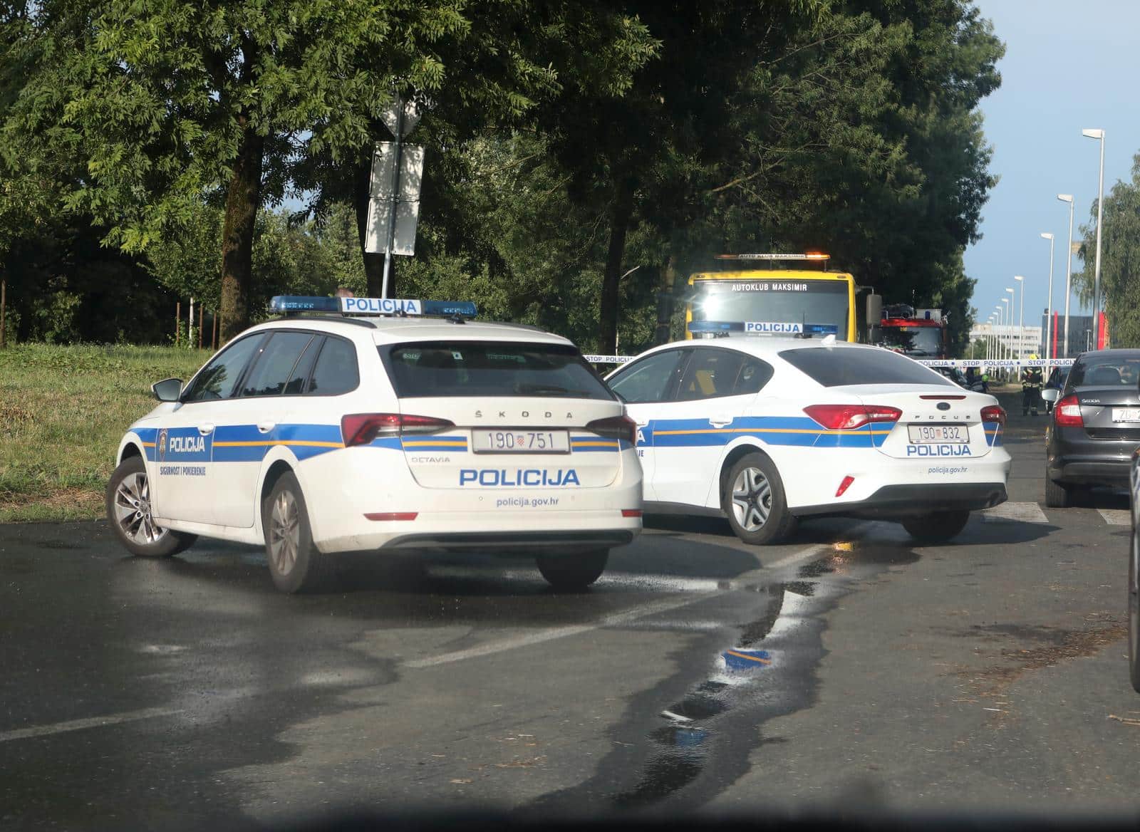 Zagreb: U ulici Marijana Čavića od posljedica oluje smrtno stradala jedna osoba