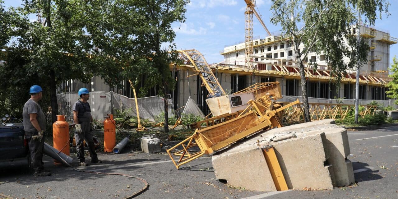 Zagreb: Prilaz baruna Filipovića zatvoren zbog pada dizalice u jučerašnjem nevremenu