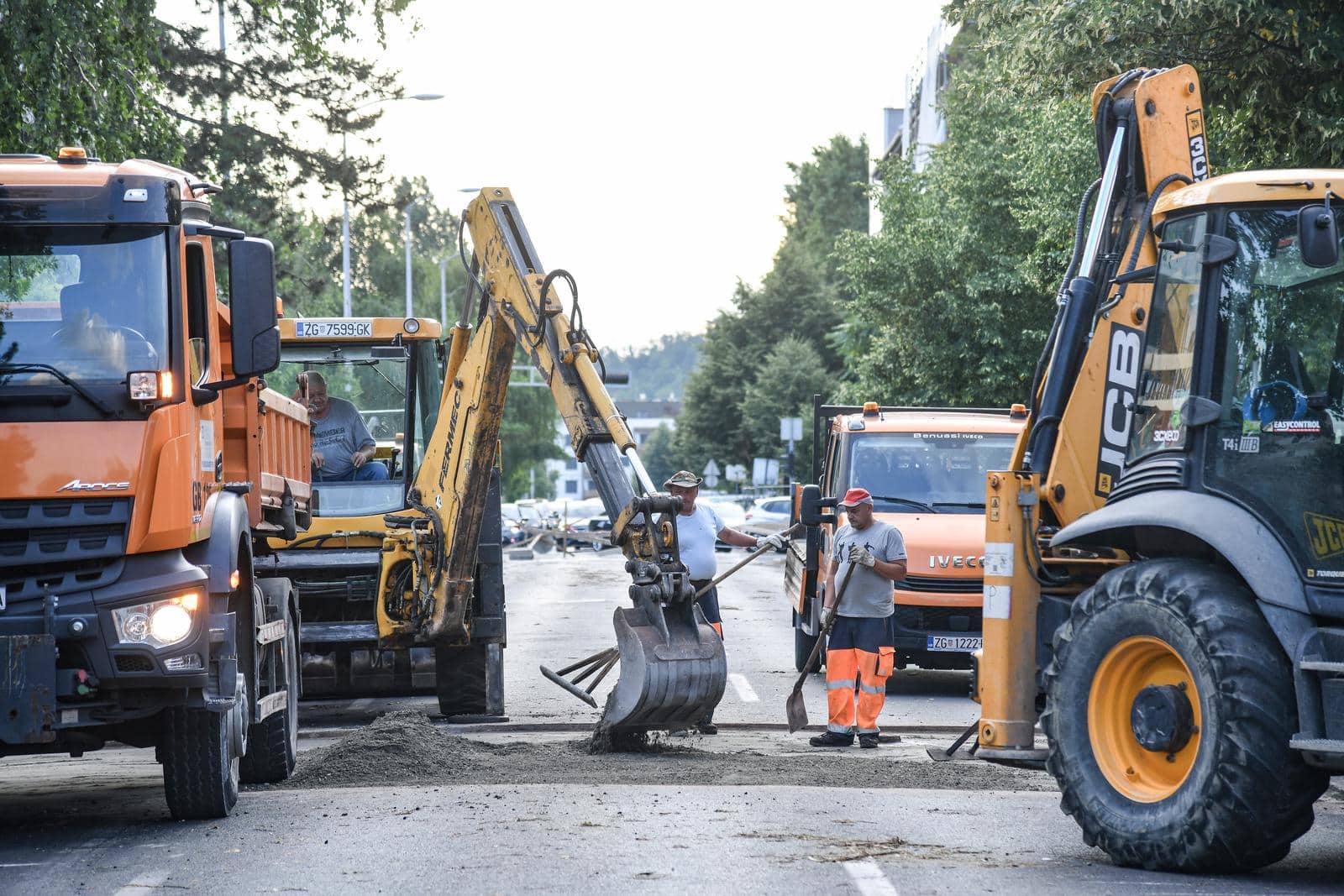 Zagreb: Još uvijek se sanira šteta nastala nakon pada dizalice u Ulici baruna Filipovića