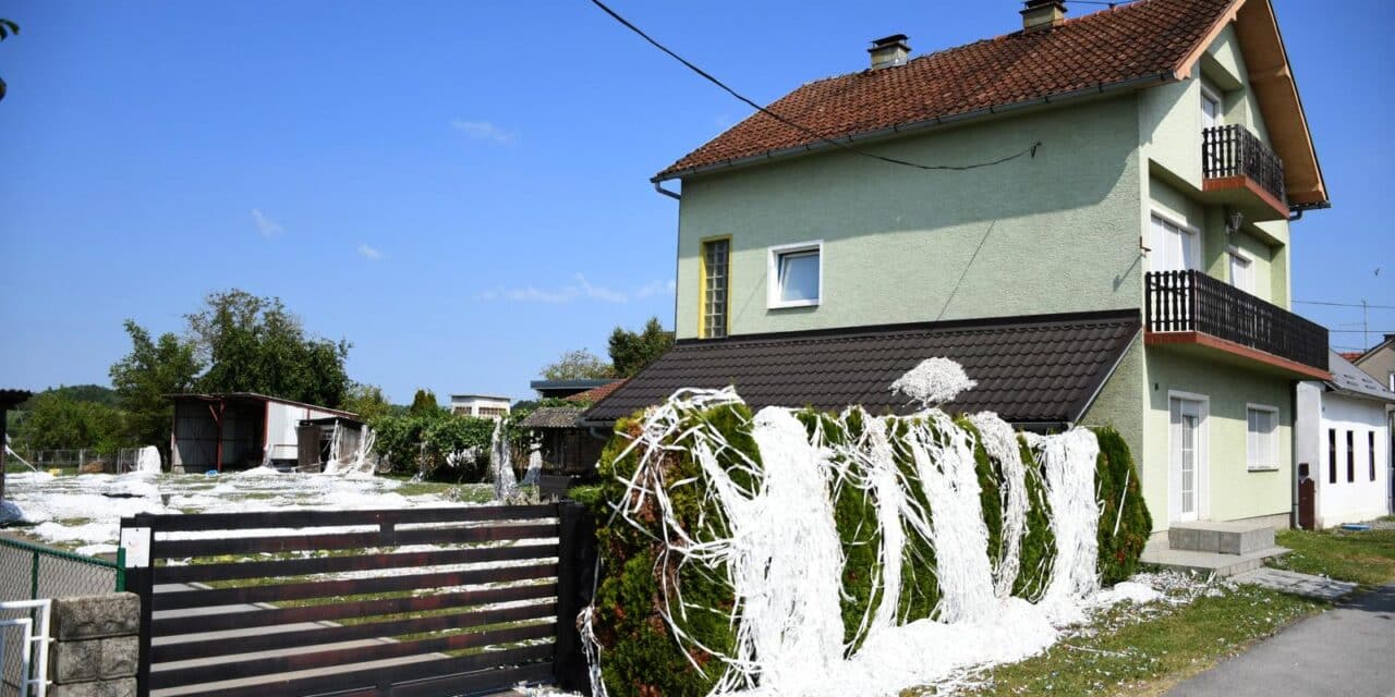 Na području Bilogore njeguje se nesvakidašnji običaj “slavlja” dolaska kući majke i novorođenčeta iz bolnice, poznat pod nazivom sipanje
