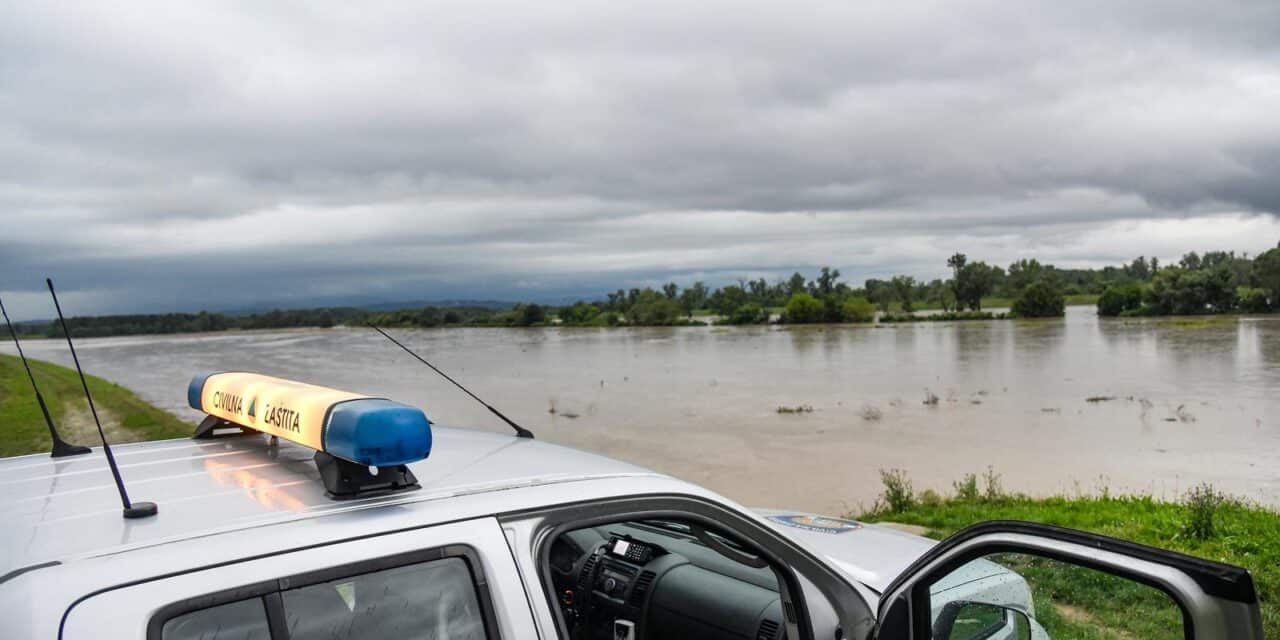 Zagreb: Civilna zaštita dežurna je uz nasip Odra-Sava gdje prijeti izlijevanje rijeke
