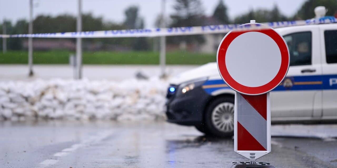 poplava policija