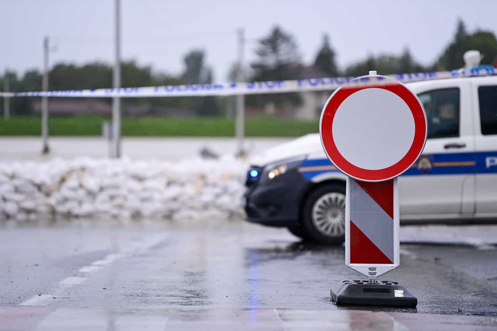 poplava policija