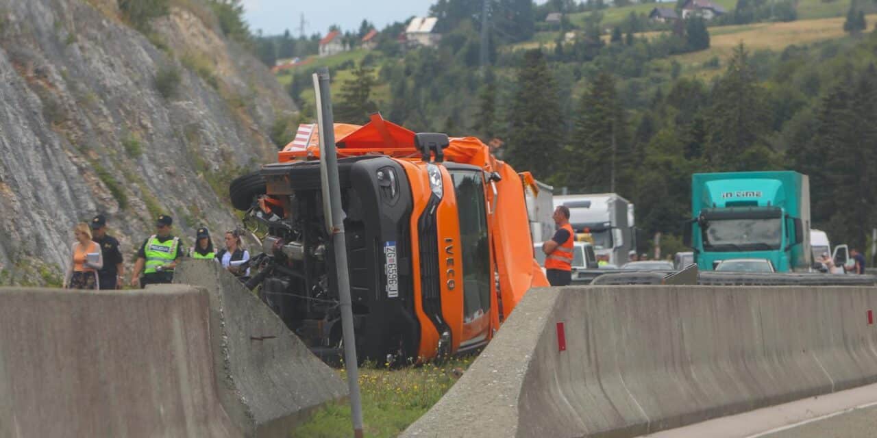 Teška prometna na autocesti A6, poginula dva radnika HAC-a