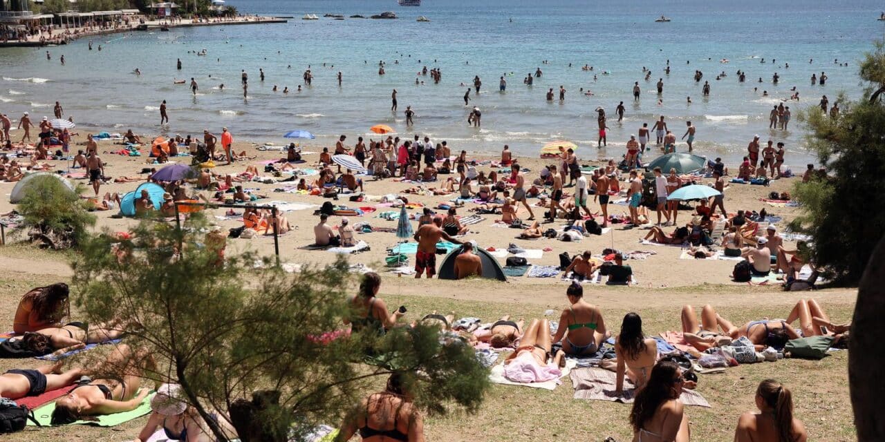Split: Na pješčanoj plaži Bačvice uvijek ima kupača