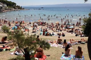 Split: Na pješčanoj plaži Bačvice uvijek ima kupača