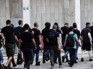 Posljednja skupina privedenih navijača u Ateni izlazi pred sudskog istražitelja