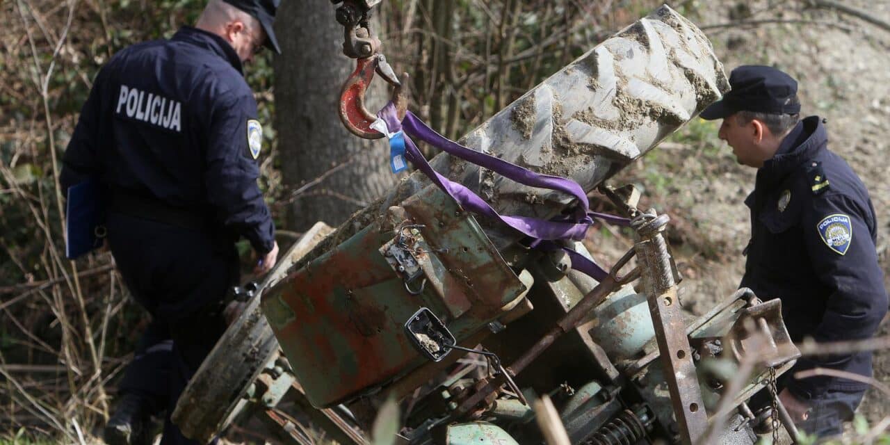 Koprivnica: Muškarac traktorom iz šume izvlačio trupce te se prevrnuo
