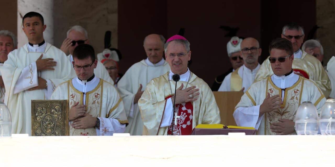 Brojni vjernici na blagdan Velike Gospe došli u Nacionalno svetište Majke Božje Bistričke